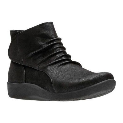 clarks women's emslie moxie ankle bootie